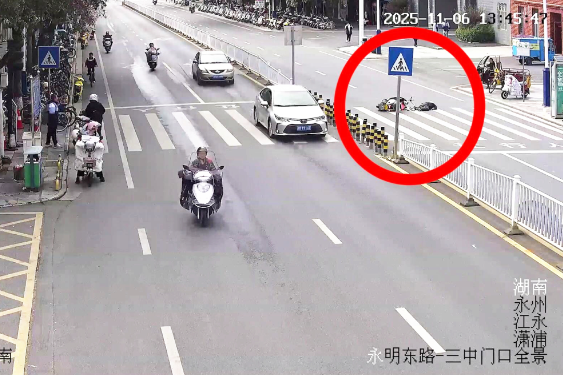 江永县三中： 四名学生街头扶起摔倒老人 传递正能量