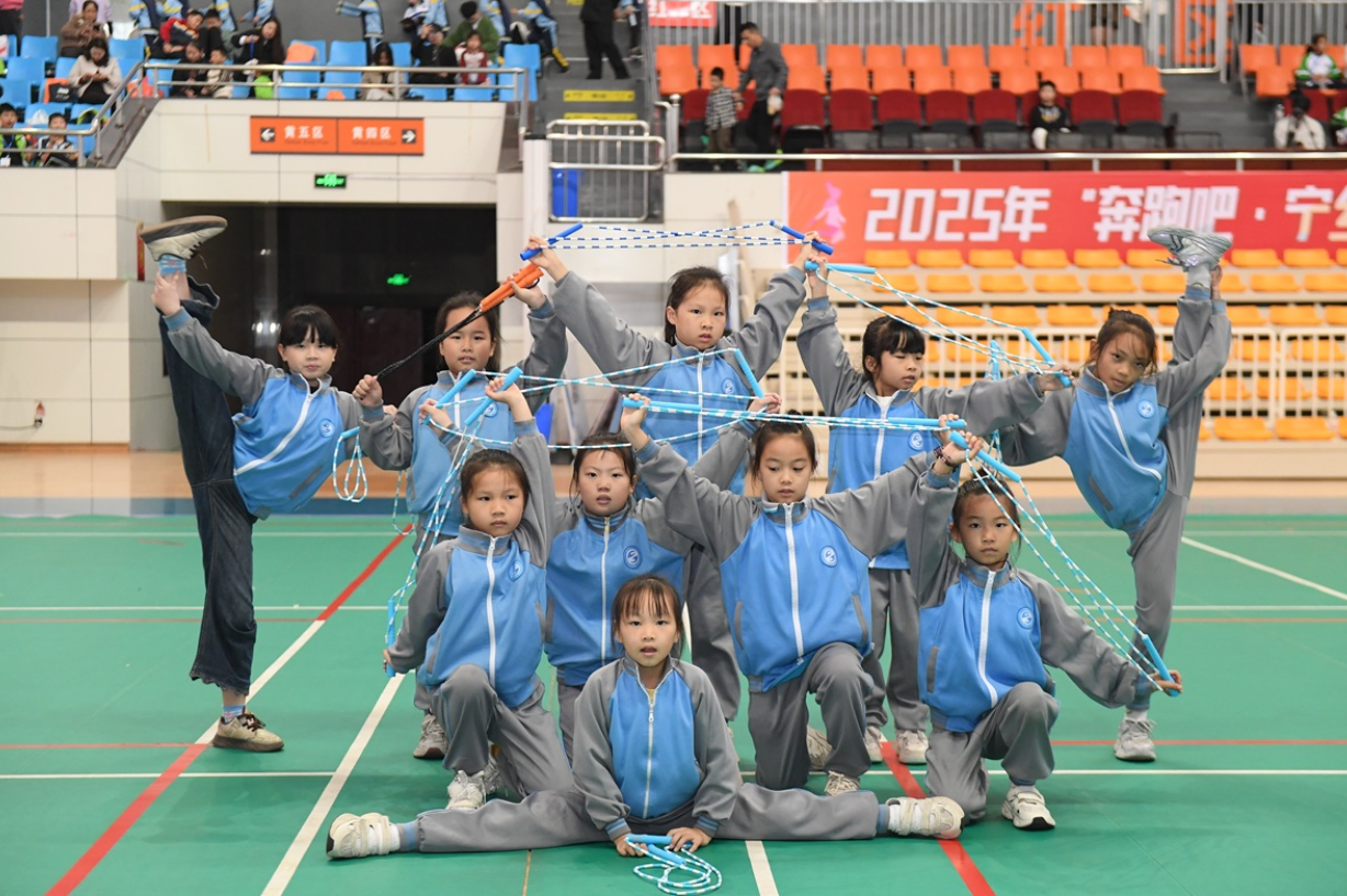 1300余名少年跃动赛场！2025年“奔跑吧・宁乡”中小学生跳绳比赛决赛开启