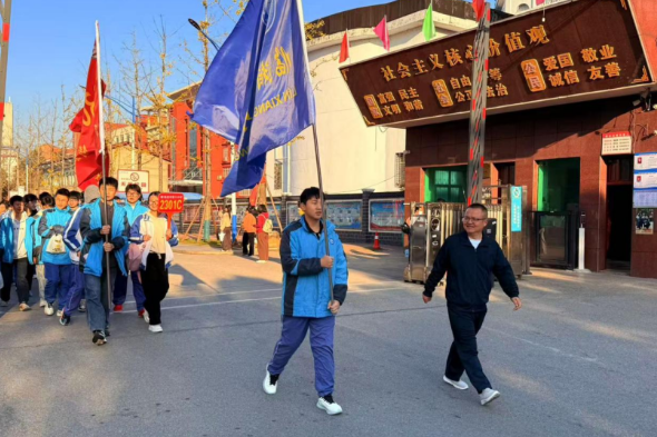 临湘市第六中学：徒步廿一公里 砺志青春之歌