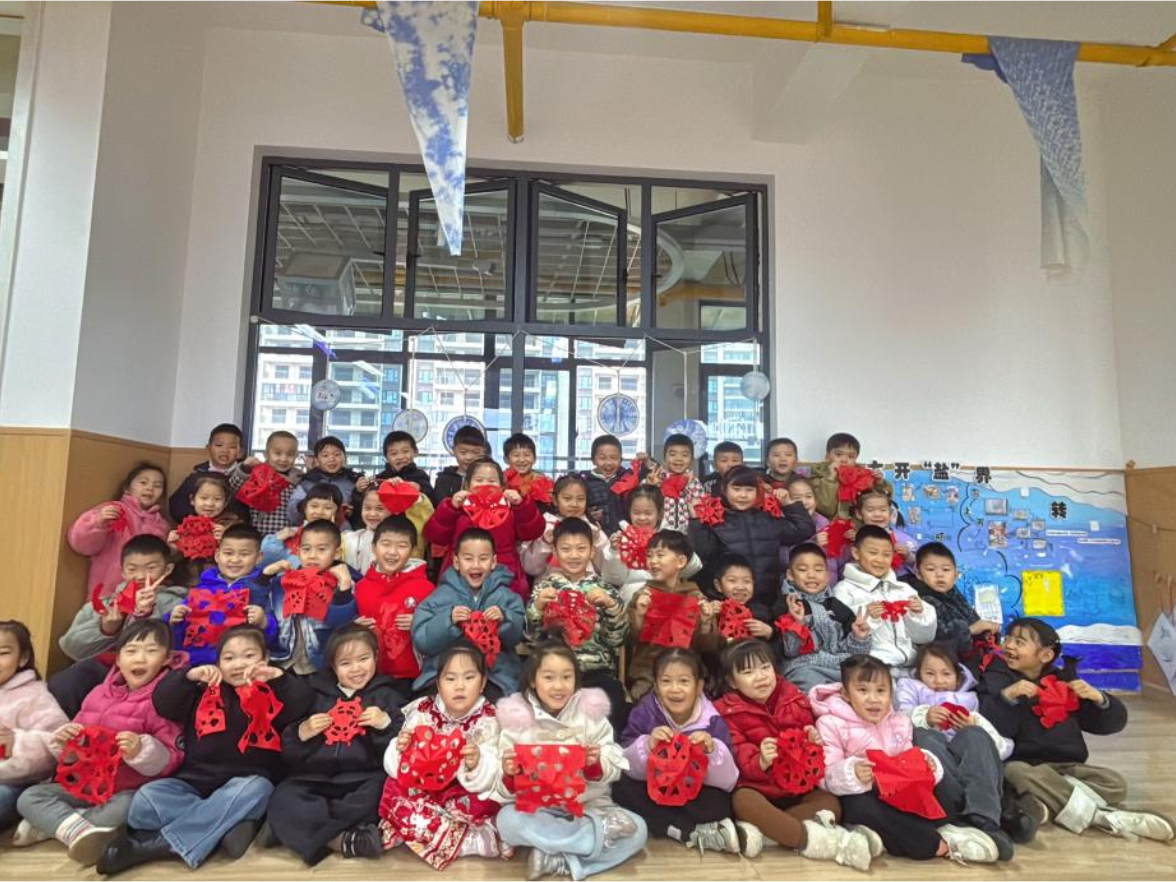 沅江市碧桂园幼儿园：萌娃贺新岁 巧手迎马年