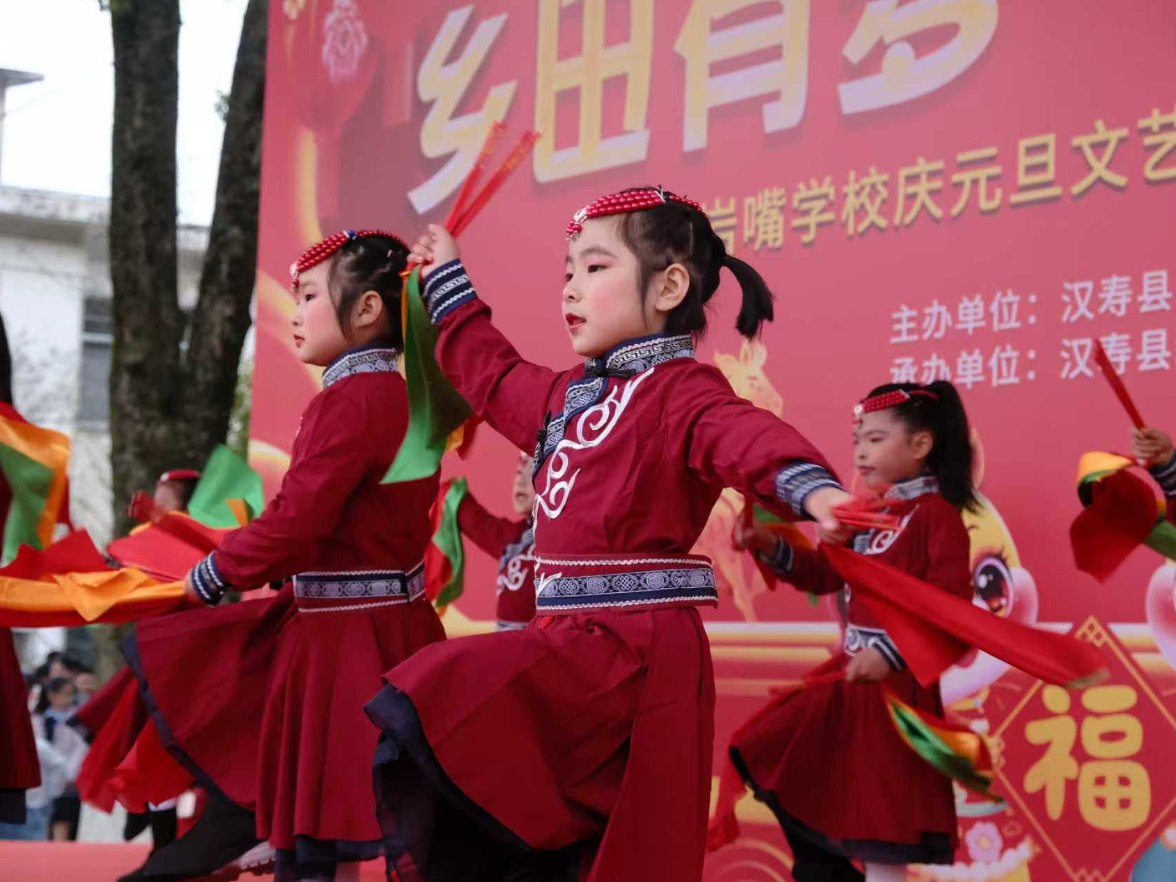 汉寿县毛家滩回维乡岩嘴学校：开展“乡田有梦，童心向阳”元旦系列活动