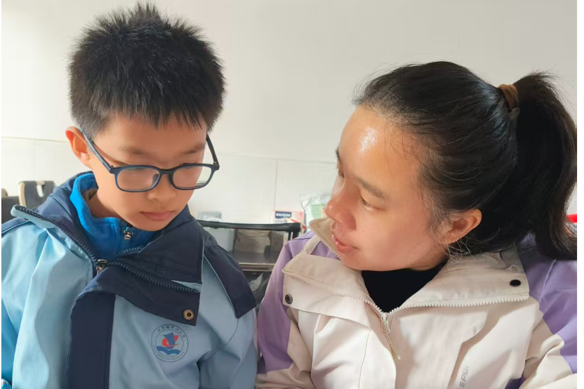 立德树人 躬耕教坛 | 汨罗镇蟠龙桥学校小学校区郑欢：“夸”出来的第一名