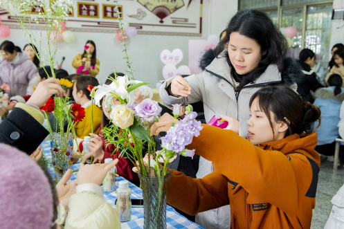 【耒阳站】实验小学金杯塘分校：指尖绽芳华，师心映花语