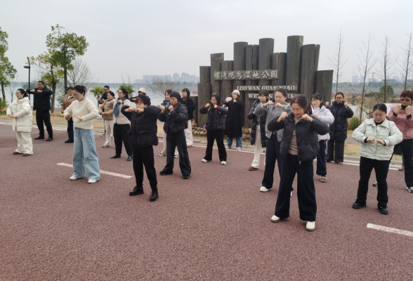 常德经开区莲花池小学：校长引领，再掀健身热潮