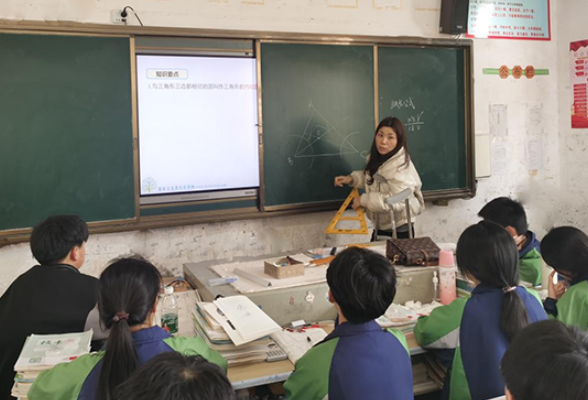 【衡阳县站】蒸阳学校：拐杖上的坚守