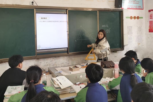 【衡阳县站】蒸阳学校：拐杖上的坚守