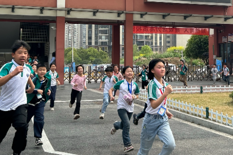 【耒阳站】罗含小学：实战防踩踏，安全筑童心