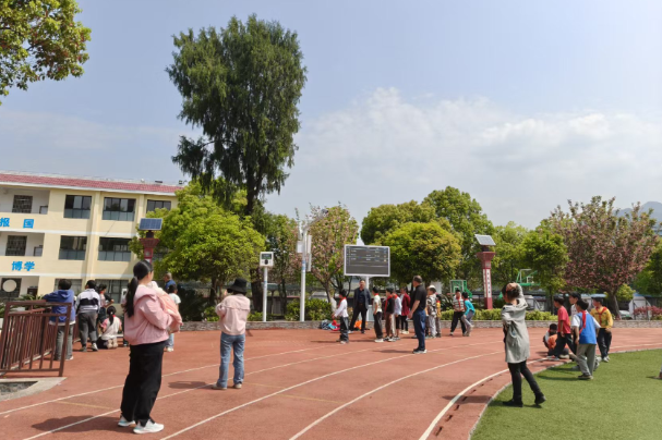 龙山县兴隆学校：智慧运动场，健康成长新乐园