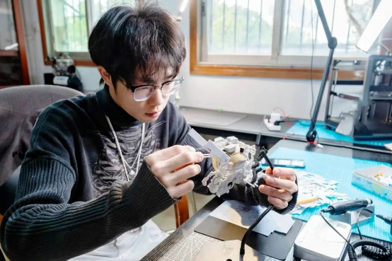 高星宇：潮玩，他走火入“模”！