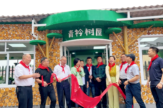 西雅博才小学教育联盟：爱心流淌，乡村小学破旧停车棚变身图书馆