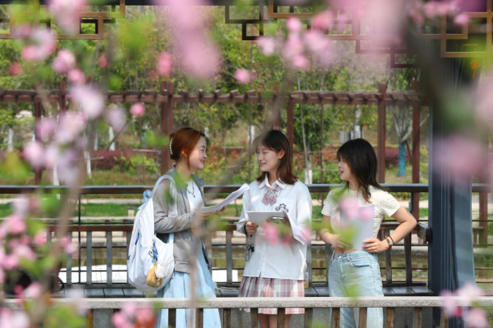 南华大学：春满校园
