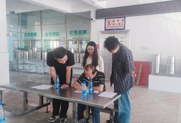 新邵县龙溪铺镇：“真考实练”严抓管理保食安