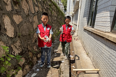 【衡东县站】新塘镇中心学校：小记者校园“寻丑”记