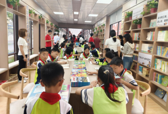 【衡南站】衡南沁园小学：共享书屋启幕，点亮阅读新生态