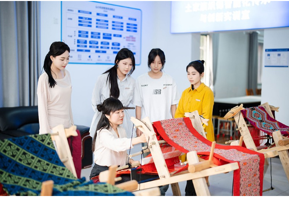 非遗技艺遇上数字科技，湖南信息学院探索传统文化传承新范式