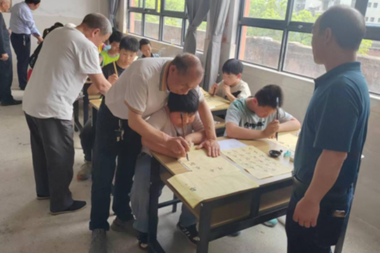 【衡阳县站】金兰镇中心小学：传统文化进校园，翰墨飘香润童心