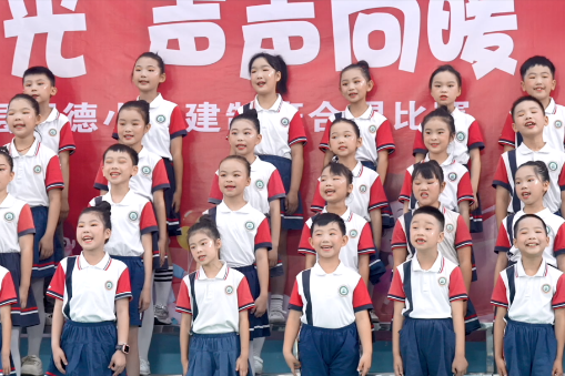 【衡南站】衡南明德小学：“班班有歌声”唱响 建制班合唱赛举行 