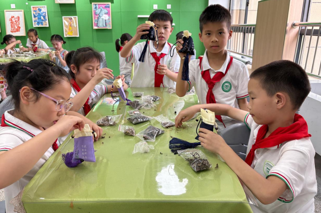 长沙市天心区湘府英才益清小学：非遗迎端午 劳动解码传统文化