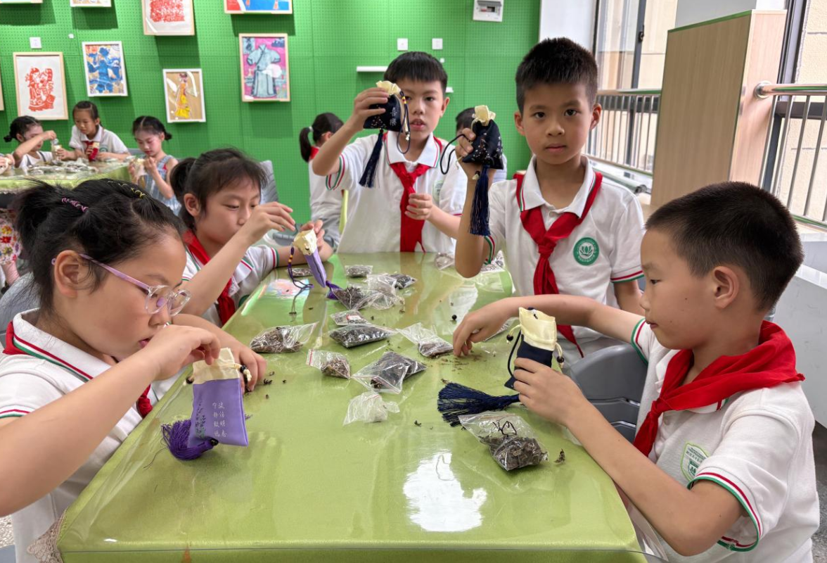 长沙市天心区湘府英才益清小学：非遗迎端午 劳动解码传统文化