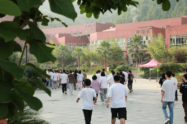 保靖：2025年学考开考