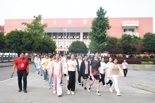 凤凰：2025年普通高中学业水平合格性考试顺利开考