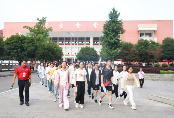 凤凰：2025年普通高中学业水平合格性考试顺利开考