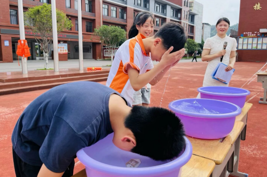 临武县八完小：防溺水演练出实招