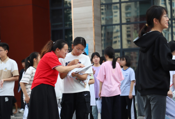 吉首：湖南省初中学业水平考试顺利举行