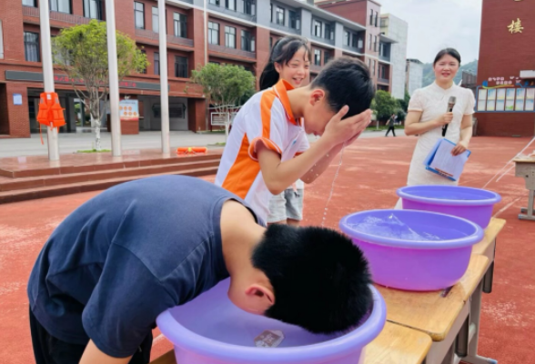 临武县八完小：防溺水演练出实招