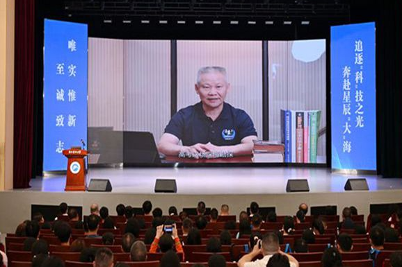 湖南科技大学举行“2025年湖南高考志愿公益大讲堂”湘潭专场暨校园开放日活动