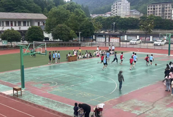 【慈利站】高峰土家族乡中学：校园篮球火热开赛 “双减”绽放运动激情