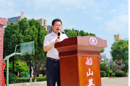 致毕业的你・书记校长说 | 衡阳市第二十中学欧立平：不惧风雨，不负韶华