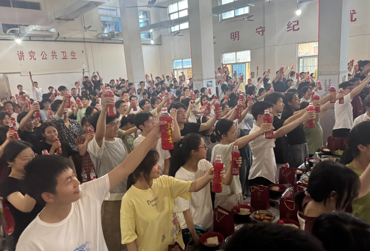 【湘伴高考2025现场直击】常德市鼎城区阳明中学：“暖心暖胃”，壮行美宴励学子