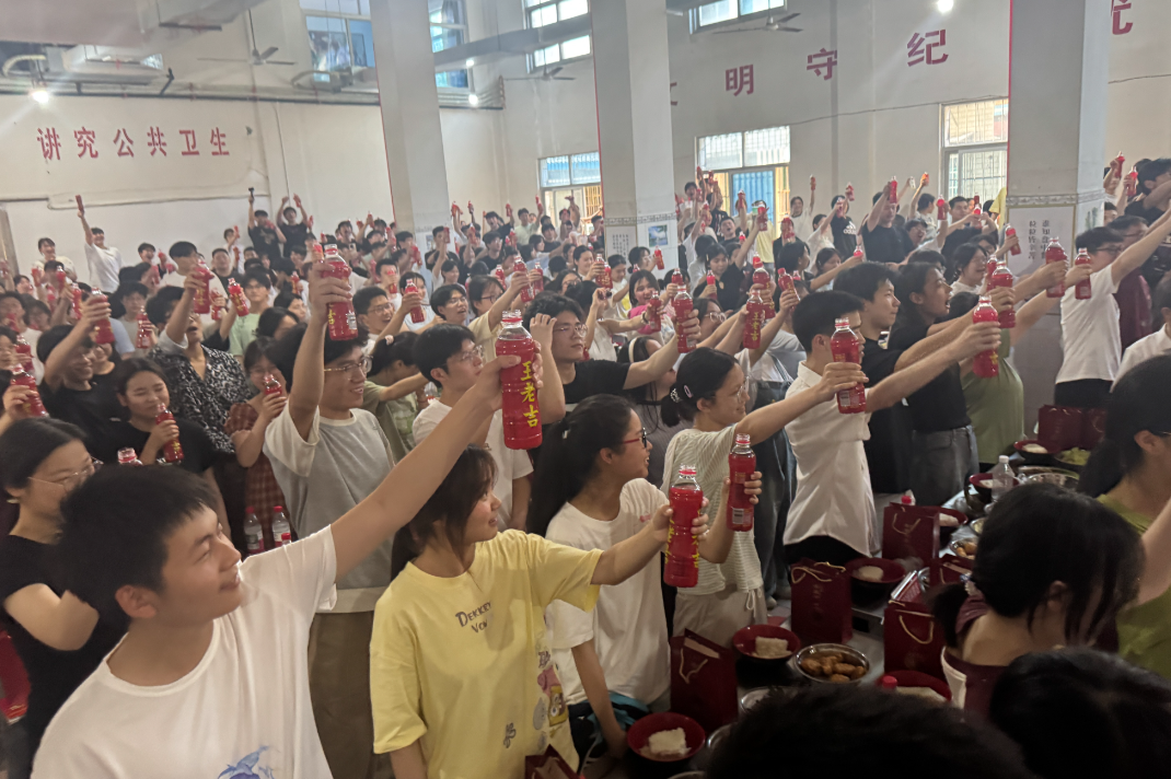 【湘伴高考2025现场直击】常德市鼎城区阳明中学：“暖心暖胃”，壮行美宴励学子