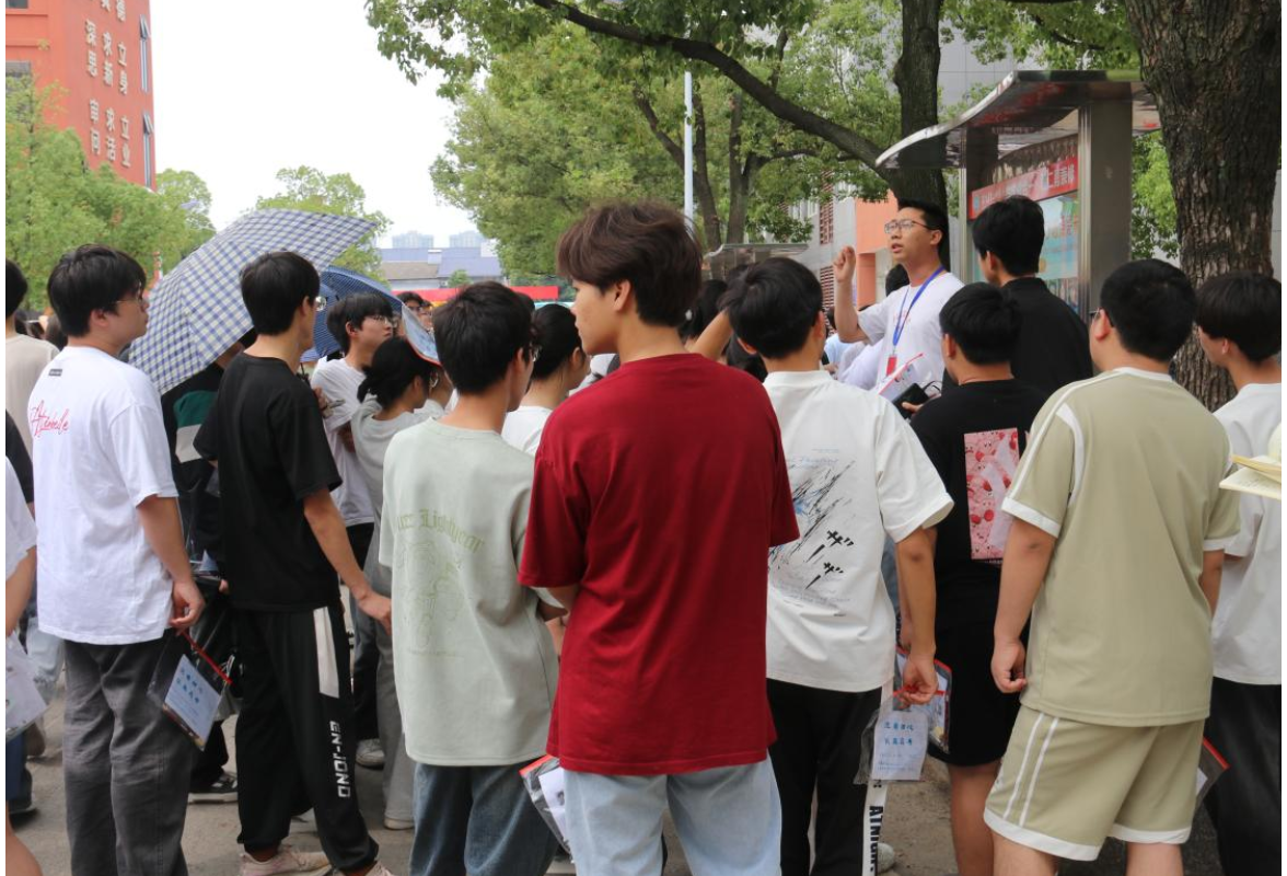 【湘伴高考2025现场直击】石门六中： 暖心护航 见证“青春首战”