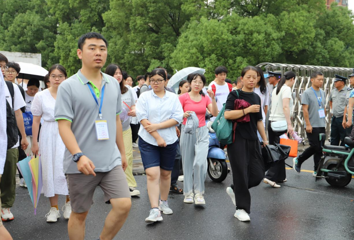 【湘伴高考2025现场直击】石门考区：高考首日平稳结束 保障工作有序到位