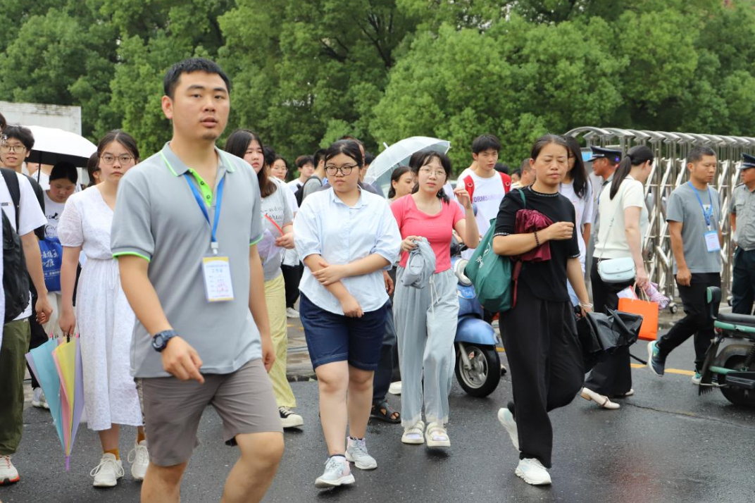 【湘伴高考2025现场直击】石门考区：高考首日平稳结束 保障工作有序到位