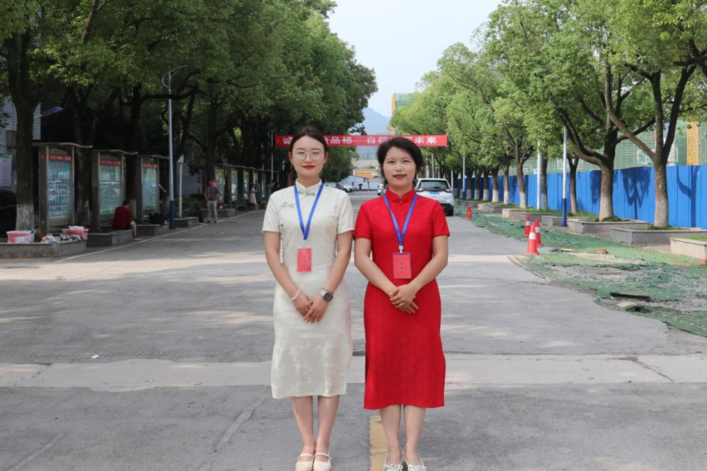 【湘伴高考2025现场直击】从学子到守护者——石门六中“双生花”的首次送考