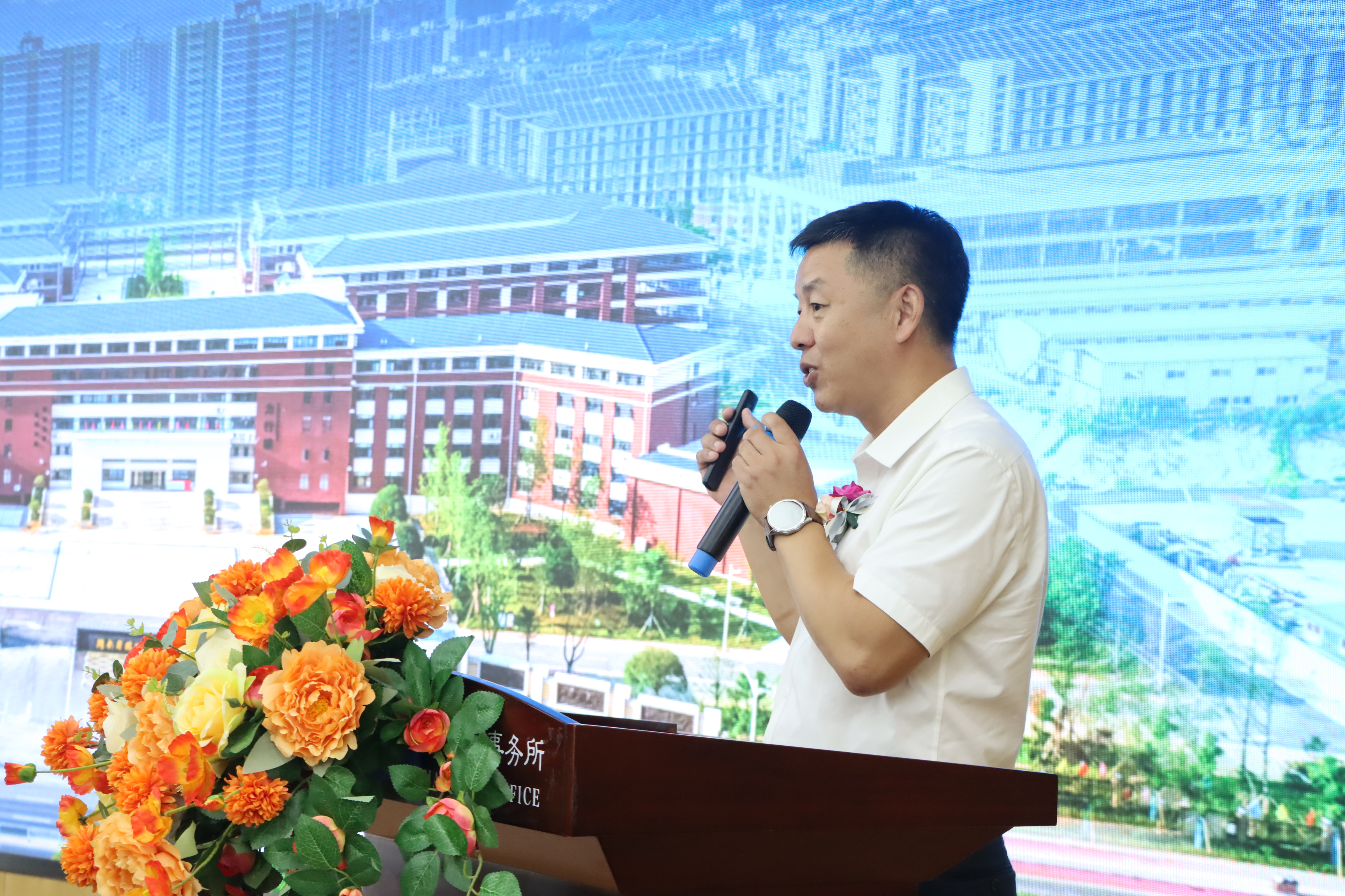 临湘市教育体育局党组书记、局长  李宗才.jpg