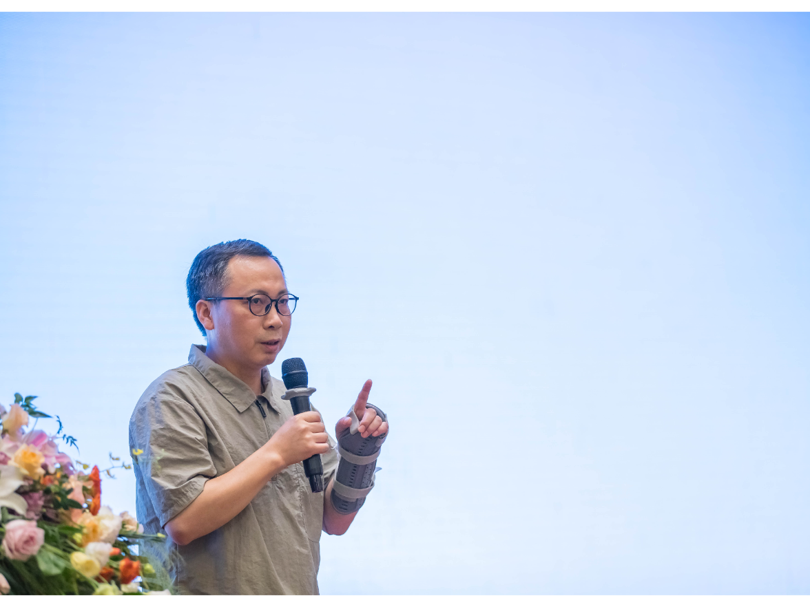 柳理：不要低估AI的潜力，更要重视人的主体性