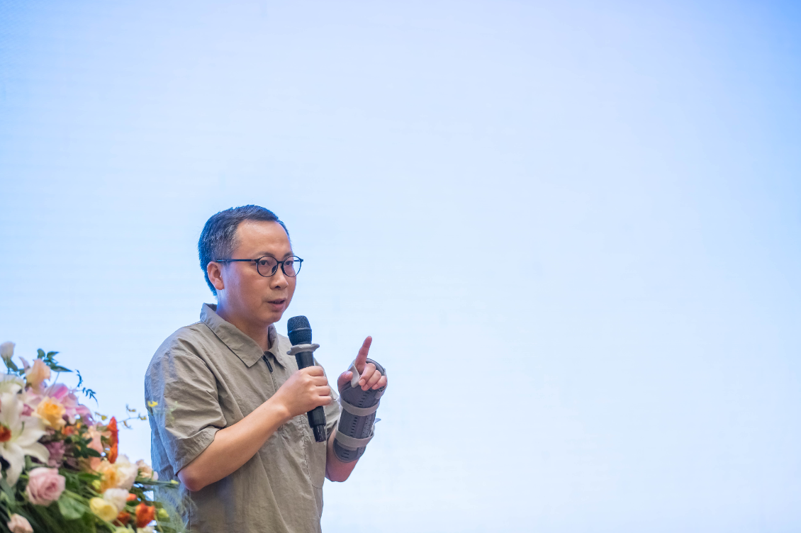 柳理：不要低估AI的潜力，更要重视人的主体性