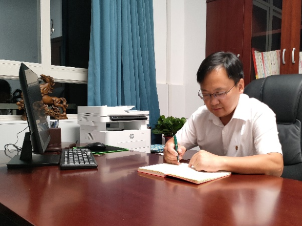 新学期书记说 | 湘江新区湘江中学唐军：以初心育桃李，勇创新向未来