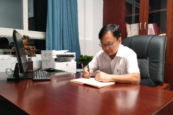 新学期书记说 | 湘江新区湘江中学唐军：以初心育桃李，勇创新向未来