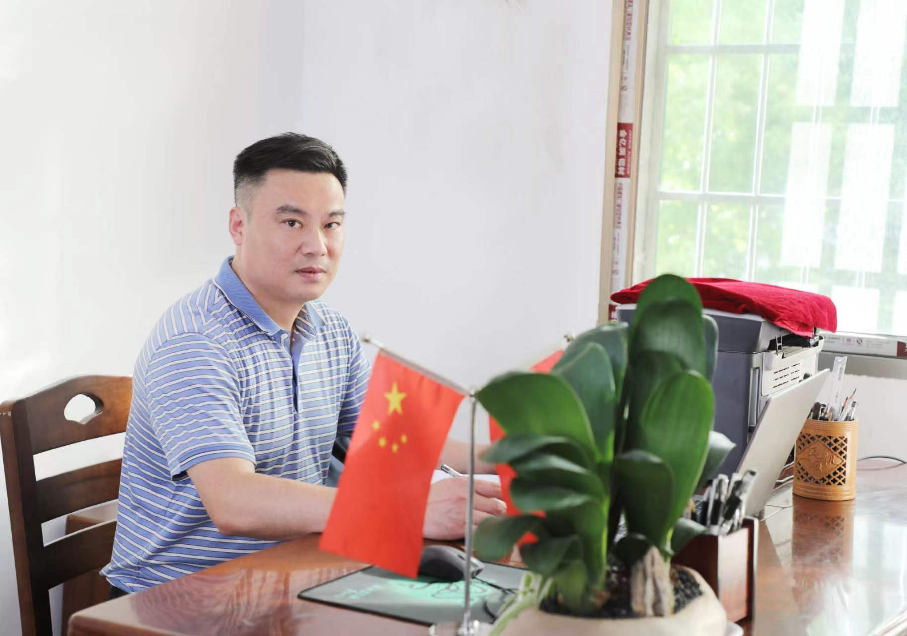 耒阳市第三中学党支部书记、校长 刘仕明.png