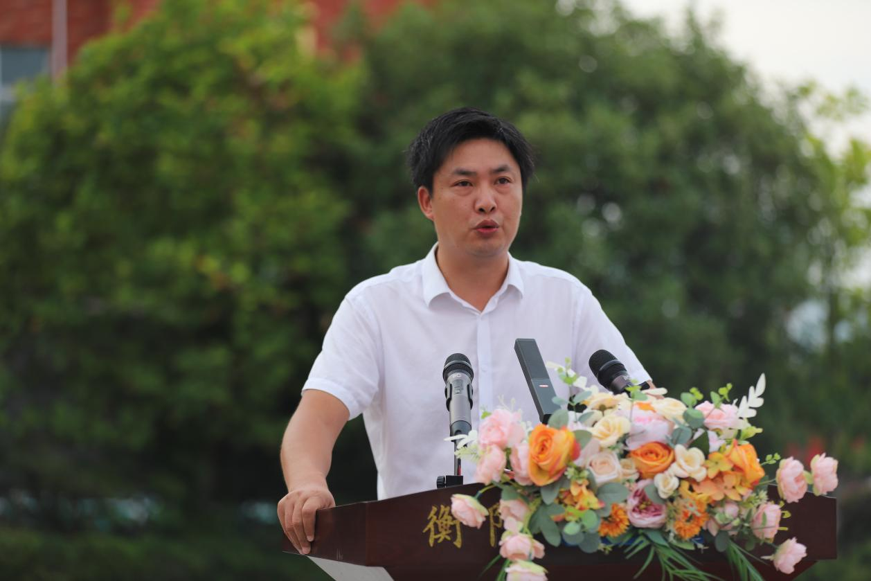 衡阳县弘扬中学校长 戴燕青.png