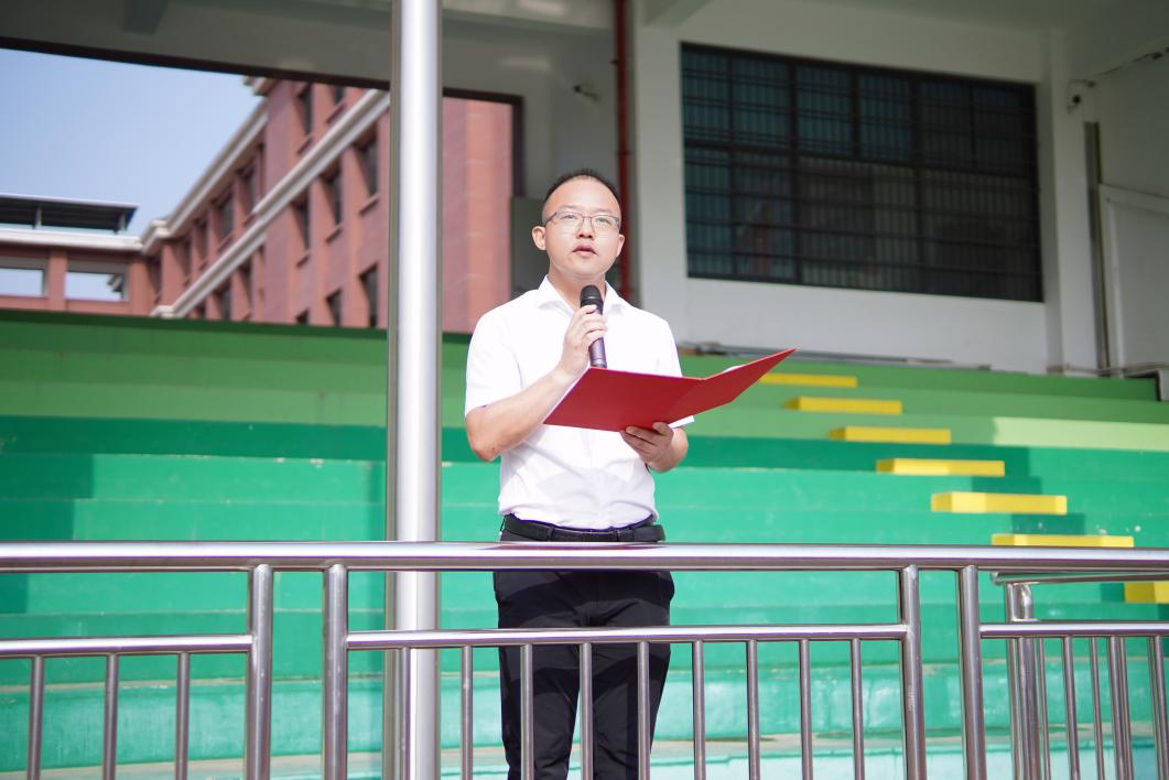 南县洗马湖学校校长 夏顺.png