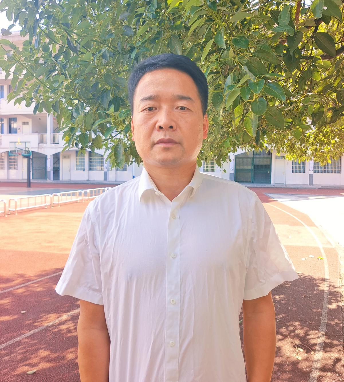 泸溪县潭溪镇中心完全小学.png