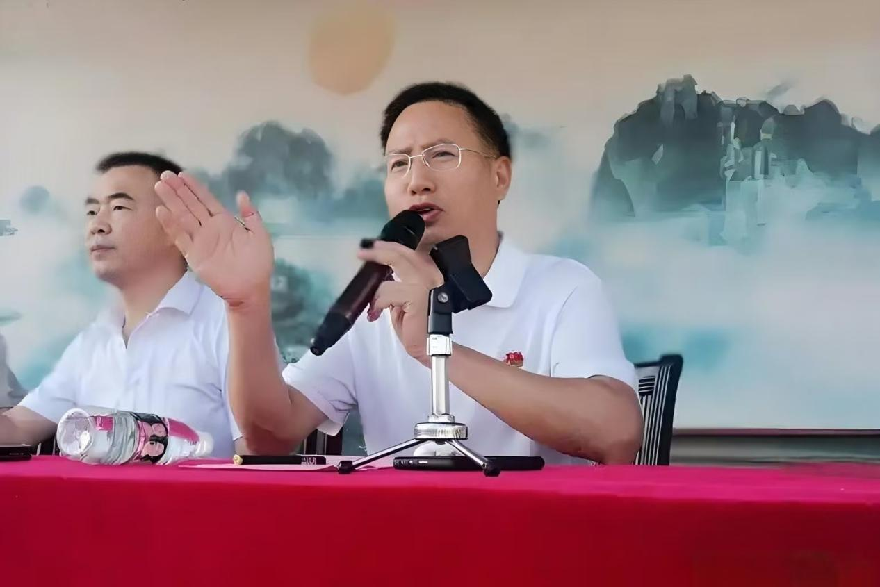 衡阳县第三中学党总支书记  周振华.png