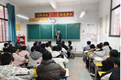 声波“唤醒”智慧扫帚 凤凰县木江坪学区初中物理教学与科技创新融合