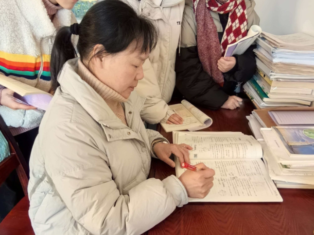 立德树人 躬耕教坛 | 汨罗镇蟠龙桥学校徐红：教室里的“妈妈”，家门外的母亲